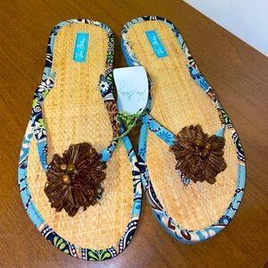 NWT Vera Bradley flip flops size small